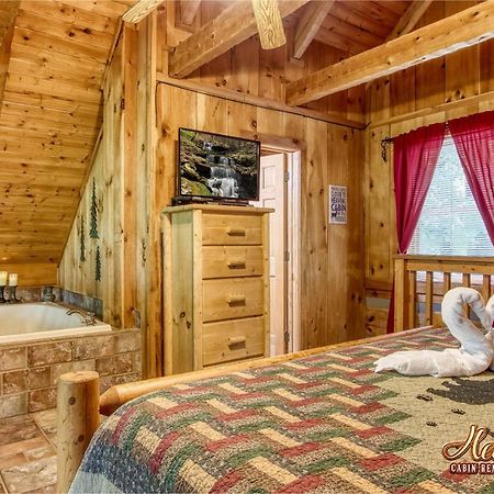 Cozy Mountain Hideaway Villa Gatlinburg Exterior photo
