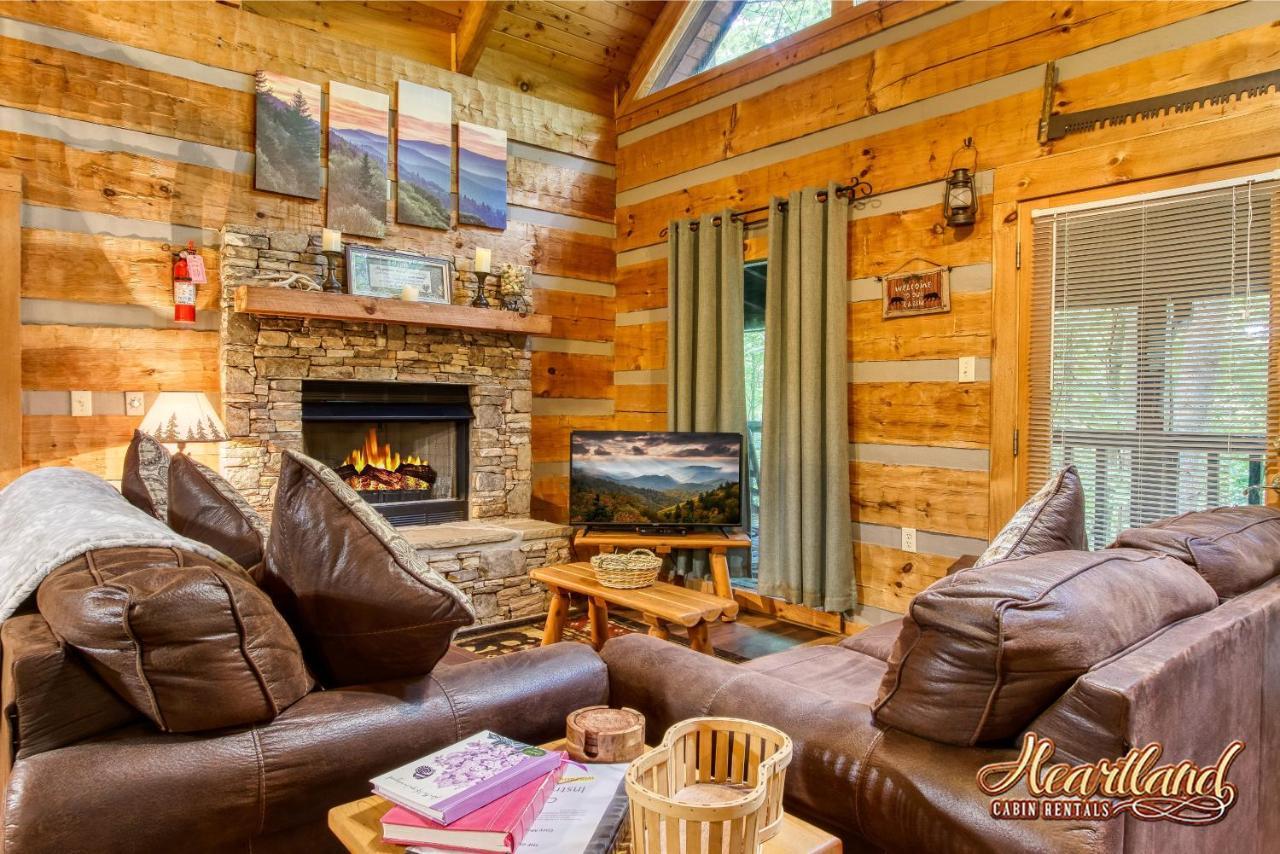 Cozy Mountain Hideaway Villa Gatlinburg Exterior photo